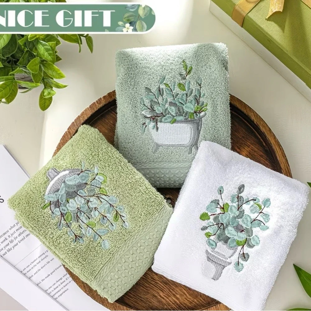 Elegant Green and White Bath Towel Set